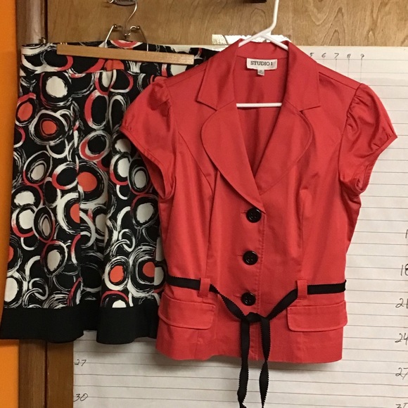STUDIO 1 .. 2 pc suit .. Print skirt & Coral top sz 12 .. Coral, White and Black - Picture 1 of 7